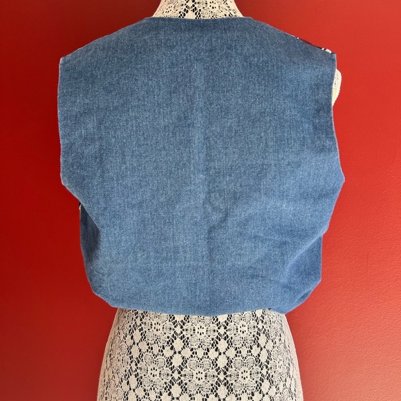 Multicolor Patterned Women's Vest - Picture 3 of 4